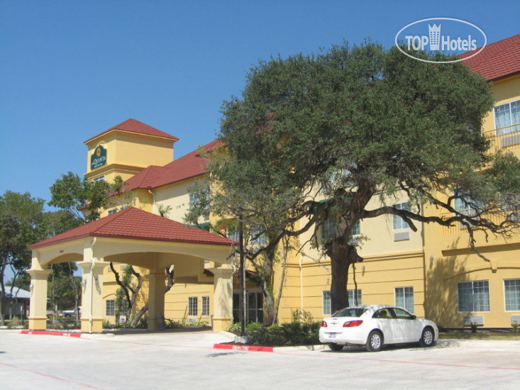 Hotelier's photos La Quinta Inn & Suites San Antonio The Dominion 2*