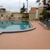 Best Western Orlando West Бассейн