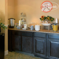 Howard Johnson Inn Airport Florida Mall Зал для завтрака