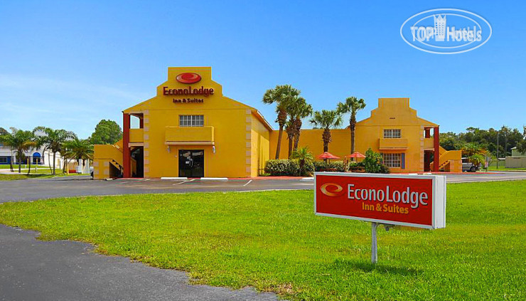 Hotelier's photos Econo Lodge Inn & Suites Maingate Central 2*
