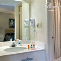 Howard Johnson Plaza Suites 