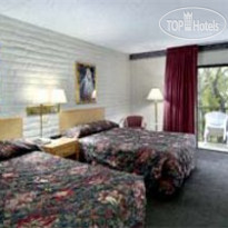 Howard Johnson Plaza Suites 