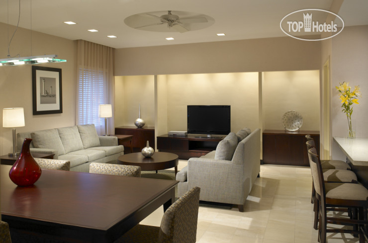 Новые добавленные фото туристов Miami International Airport 3*