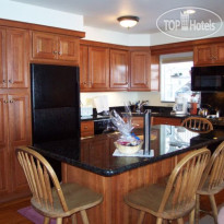 The Crestwood Condominiums 