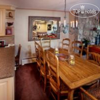 Manor Vail Lodge Обеденная зона в номере
