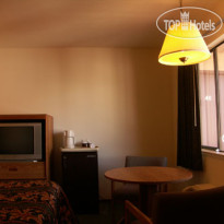 Redwood Inn 