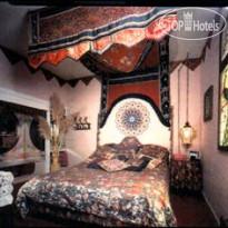 Red Victorian Bed and Breakfast and Art 