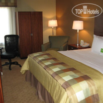 La Quinta Inn & Suites Cleveland Airport West 
