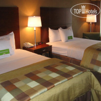 La Quinta Inn & Suites Cleveland Airport West 