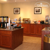 La Quinta Inn & Suites Cleveland Airport West 