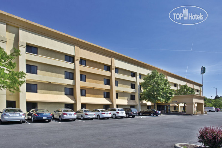 Hotel photo La Quinta Inn Cleveland Airport North 3*
