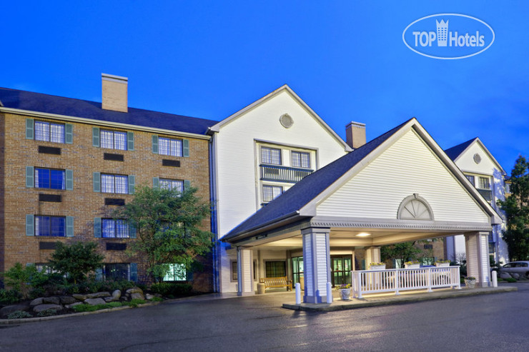 Hotelier's photos La Quinta Inn & Suites Cleveland Macedonia 2*