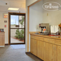 Super 8 Montgomery Maybrook 