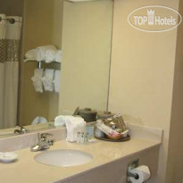 Hampton Inn Raleigh Clayton I-40 Ванная комната
