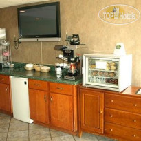 Rodeway Inn & Suites At Biltmore Square Зал для завтрака