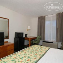 Econo Lodge & Suites Charlotte 
