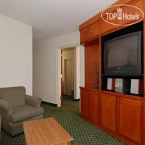 Econo Lodge & Suites Charlotte 
