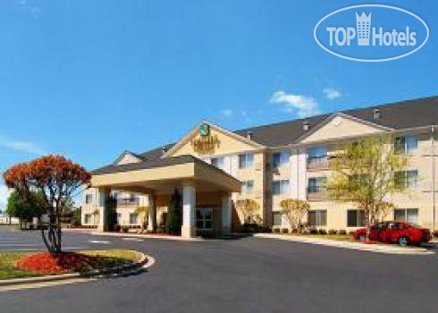 Hotel photo Quality Suites at Carolina Place Mall 2*
