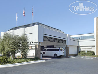 Hotelier's photos Ramada Charlotte Airport Hotel & Conference Center 3*
