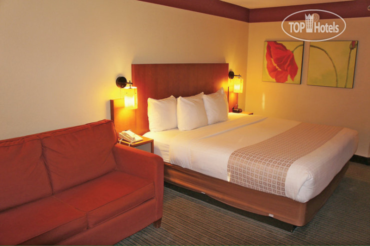 New photos from tourists La Quinta Inn & Suites Charlotte Airport North 3*