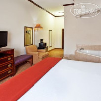 Holiday Inn Express Hotel & Suites Commerce-Tanger Outlets