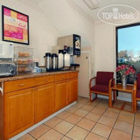 Econo Lodge Midtown Зона сервировки завтрака в лоб