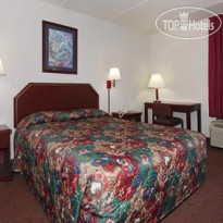Econo Lodge Midtown Номер с кроватью queen bed