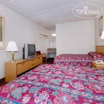 Econo Lodge Midtown Номер с двумя двуспальными кро