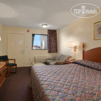 Travelodge Cordele King Bed Room
