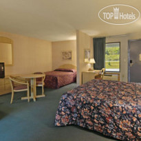 Travelodge Macon I-475 One King and One Double Room