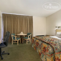 Red Roof Inn & Suites Brunswick I-95 