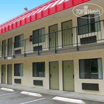 Econo Lodge Near Bellevue Square