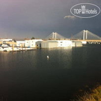 Clover Island Inn Рядом с отелем
