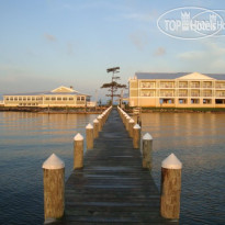 Island Inn and Suites and Island Bar and Crab House Рядом с отелем