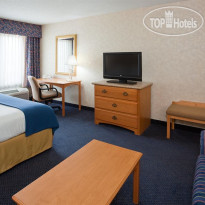 Holiday Inn Express Fargo-West Acres