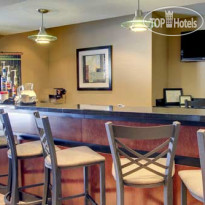 Cobblestone Inn & Suites - Harvey Бар