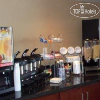 Cobblestone Inn & Suites - Harvey Буфет