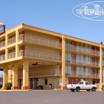 Howard Johnson Downtown / Opryland Area 