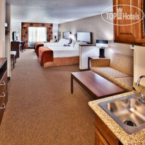 Holiday Inn Express Hotel & Suites Dubuque-West 