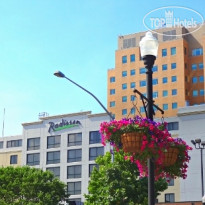 Radisson Quad City Plaza 