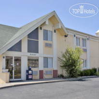 Super 8 Wichita/West/Airport 