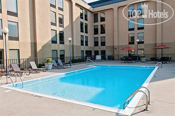 Hotelier's photos Hampton Inn Louisville-Airport 3*