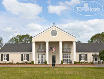 Hotelier's photos Days Inn Natchez 2*