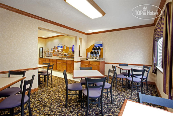 New photos from tourists Holiday Inn Express Galesburg 2*
