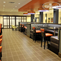 Holiday Inn & Suites Charleston West