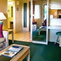 Plantation Hale Suites  