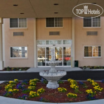 Best Western Plus Newport News Inn & Suites Лобби отеля