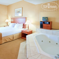 Holiday Inn Express Hotel & Suites Woodbridge 