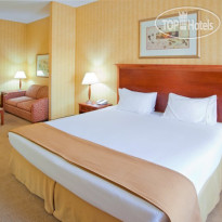 Holiday Inn Express Hotel & Suites Woodbridge 
