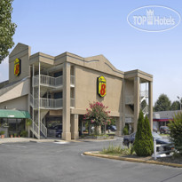 Super 8 Williamsburg Pottery 